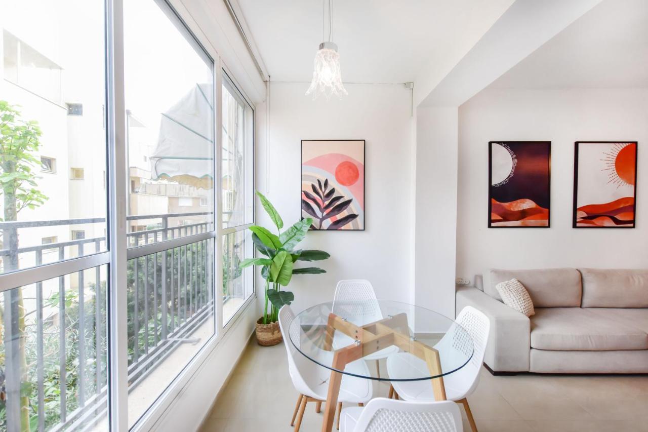 Morning Light Near Gordon Beach By Holyguest Tel Aviv Exterior photo